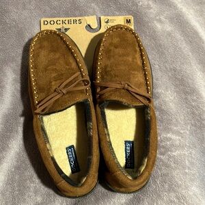 Dockers Brown Suede Moccasin Slippers. Size M (7-8). New.